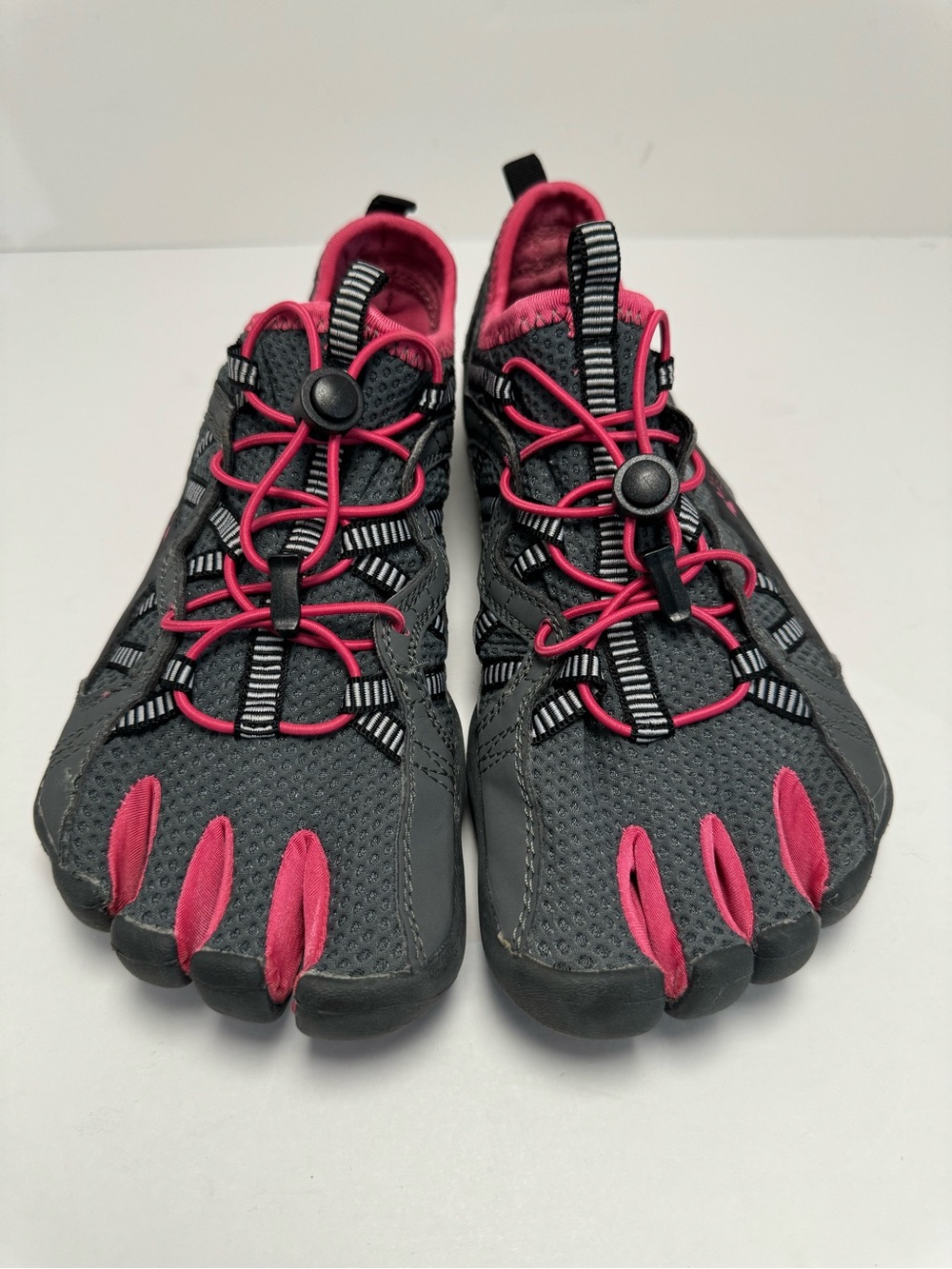 Fila Skeletoes Barefoot Shoes Gray Pink Sneakers, Women’s Size 8
